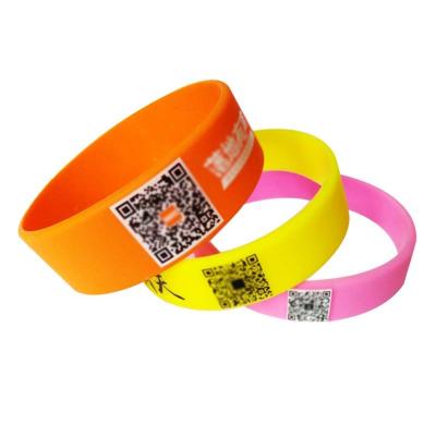 China 100% Custom Printed Eco-friendly Silicone Wristband ID Rubber Wristband with QR Code and Barcode for sale