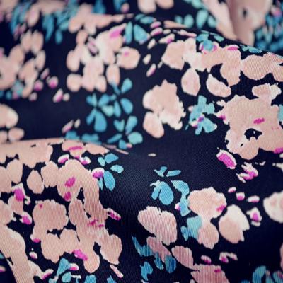 China 100% Silk Twill Fabric 14mm Silk Customized Printing TWILL Silk Fabric For Scarves for sale