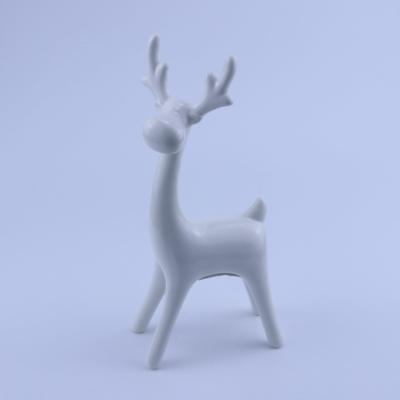 China Christamas Home Decoration Christmas Reindeer Statue White Colorful Ceramic Figurine For Home Decoration for sale