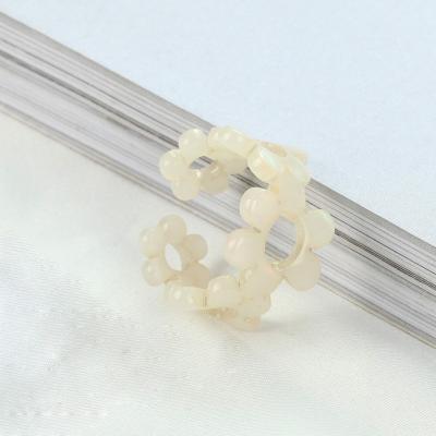 China FASHIONABLE White Acetate Flower Ring Band Resin Tortoiseshell Ring for sale