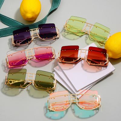 China 2021 Hot Sale Oversized Top Sun Glasses Men Women Glass UV400 Color Women Sun Glasses Square Fashion Sunglasses Retro for sale