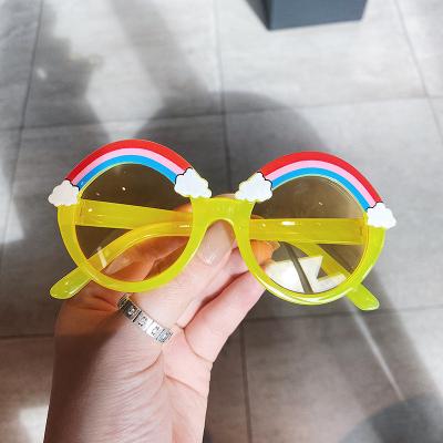 China Fashion Sunglasses Rainbow Kids Sunglasses New Shape Color Hot Selling Kids Eye Glasses Cuter for sale