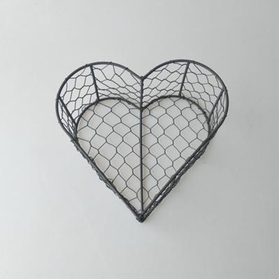 China Sustainable Custom Organizer Storage Heart Shape Metal Iron Wire Basket For Eggs And Fruit for sale