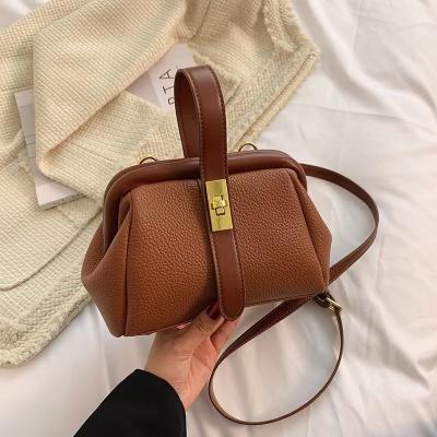 China New Women's Luxury Winter Design PU Women's Fashion Handbags Bag Soft Fashion Dumpling Shape Ladies Handbag for sale