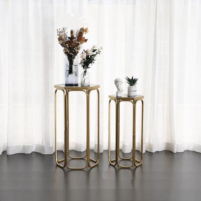 China Sustainable Set of 2 Indoor Flower Vase Storage Display Metal Shelf with Glass Top for sale