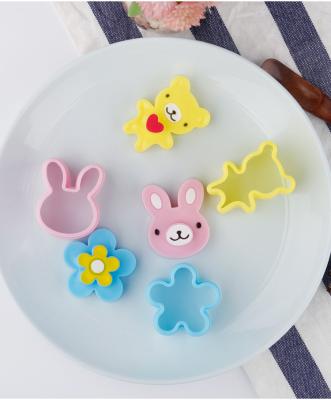 China Mini Sandwich Cutters Shapes Disposable Set for Kids Bento Sandwich Cutters Plastic Molds for sale