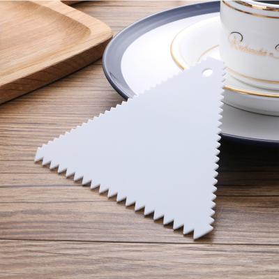 China Disposable Triangular Serrated Plastic Cake Scraper for sale