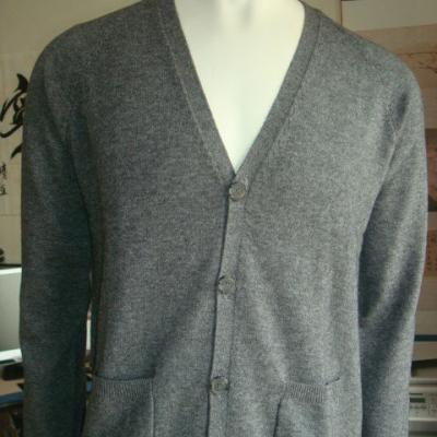 China Anti-pilling Fashion Cashmere Sweater V-neck Cardigan Knitting Sweater Men for sale