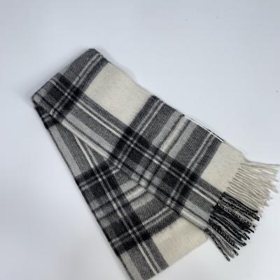 China Fashion Comfortable Ladies Wool Jacquard Soft Smooth Feeling Passionate Scarf for sale