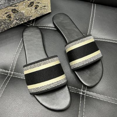 China 2022 summer fashion trend new D letter embroidered slippers women's wear beach flat shoes with a word slippers factory source for sale