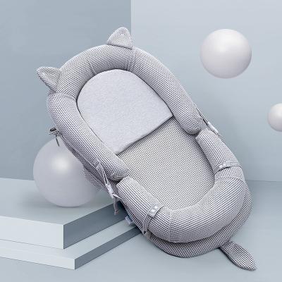 China Minimalist portable bed in the bed baby crib mobile multifunctional bed for sale