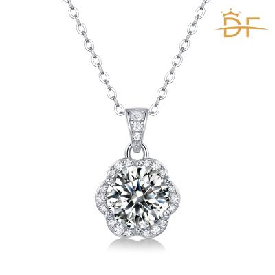 China Enthusiastic Moissanite Factory Supply FASHIONABLE Attractive Women White Silver Pendant Necklaces for sale