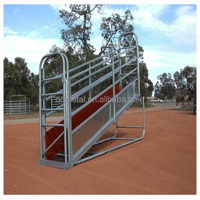 China Easily Assembled Cattle Cow Goat Horse Loader Loading Ramp for sale