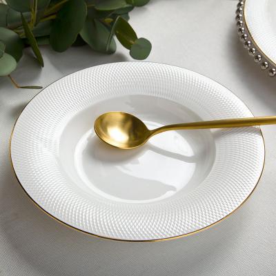 China Dinnerware Sustainable Luxury Wedding Dining Porcelain Dinnerware 23cm Deep Rim Plate Gold for sale