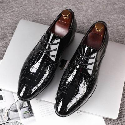 China Deodorization 2022 Custom Italian Logo Leather Shoes Brand Wedding Shoes Large Size Classic Casual New Designers Male Formal Shoes For Men for sale