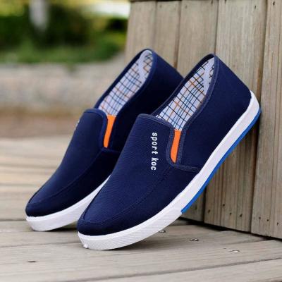 China New Fashionable Men's Lightweight Breathable Flat Loafers Soft Comfortable Low Top Canvas Shoes Men's Walking Flat Shoes For Men for sale