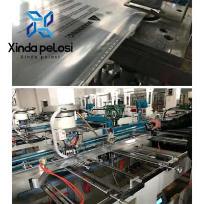 Cina CE 380V Stand Up Zipper Bag Making Machine Tre lati di sigillo di sacchetto di produzione macchina in vendita