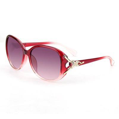 China Fashion Sunglasses Personalized Fashion Designer Vintage Decorated PC Frame Sunglass With Customer Logo for sale