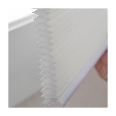 China Minimalist UV Heat Insulation Shield Noise Prevention Cloth Window Pleated Cellular Honeycomb Cordless Pleated Blind For Window for sale