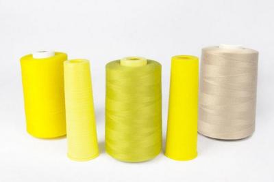 Chine Le bas rétrécissement 100% a tourné le fil de polyester, fil texturisé par polyester lumineux superbe à vendre