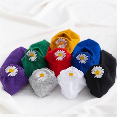 China High Quality QUICK DRY Unisex High Quality Daisy Embroidery Heel Sock Happy Ankle Socks For Young Boys Girls for sale