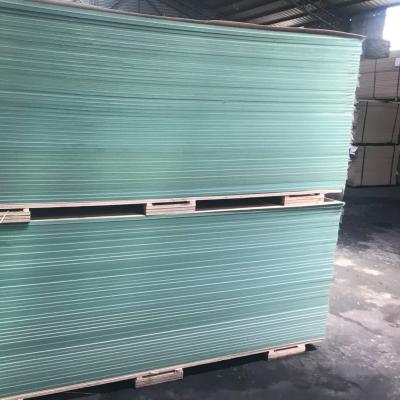 China Modern 18mm Green Color Water Proof HMR MDF Board In Low Price for sale