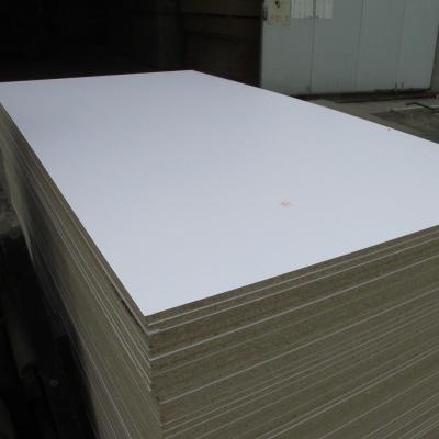 China Modern Linyi Supplier15mm 18mm Melamine Faced Particleboard Chipboard for sale