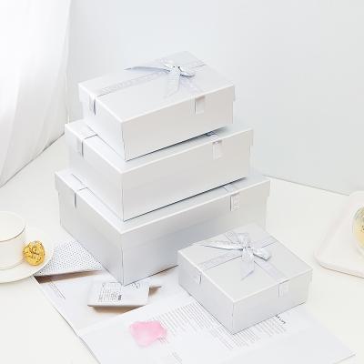 China Recyclable Fashionable Wholesale Accept Takeout Customized Craft Paper Gift Box for sale