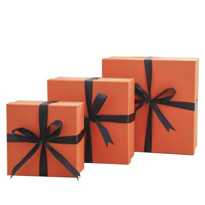 China Recyclable Hot Selling Amazon Gift Boxes Ribbons Creative Gift Paper Packaging Boxes Clothes for sale