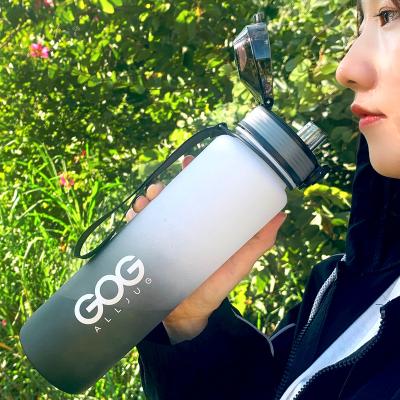 China Sustainable Small MOQ 1000ml frosted sports tritan water bottle with motivational marker for sale