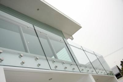 China Infinity Glass Railing 12mm , Decking Glass Panel Railings BS6206 for sale