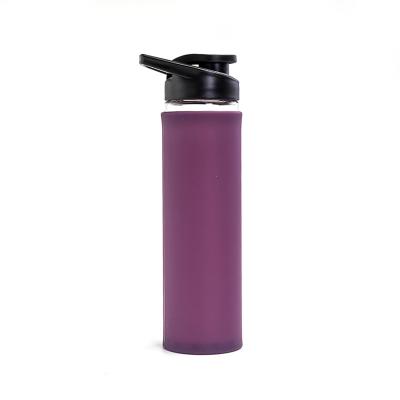 China Sustainable high quality unbreakable glass water bottle with silicone sleeve and lid for sale