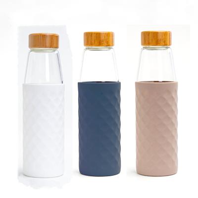 China Viable Factory Customized 450ml Clear Glass Water Bottle 550ml With Silicone Sleeve for sale