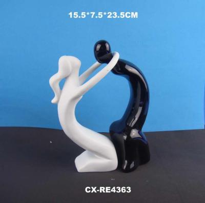 China Modern Porcelain Lover Statue Couple Figurines Ceramic Craft Honey Lovers Statues Ornament Gift For Wedding for sale