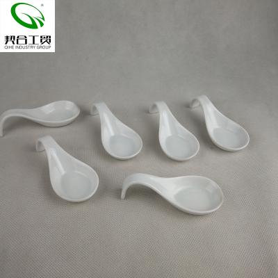 China Santa Clause Spoon Rest Ceramic Christmas Spoon Rest Custom Viable White Ceramic Spoon Rest for sale