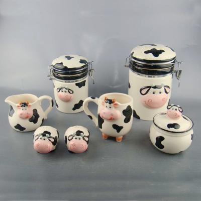 China Viable White Cow Shaped Ceramic Salt and Pepper Shaker Set, Custom Porcelain / Animal Dolomite Spice Seasoning Dispenser for sale