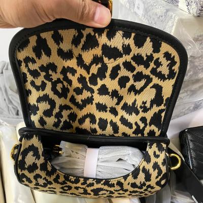 China 2022 new high quality brand customized luxury women's purse caviar V-shaped handbags for girls for sale