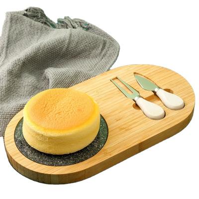 China Stocked Round Bamboo Cheese Board 2 Piece Cutlery Set With Slate Cheese Board With Bread Mat for sale