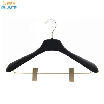 China Eco-friendly material new style paint black rubber hanger clothes coat hangers plastic coat hanger with clips for sale