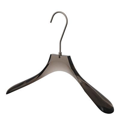 China Eco-friendly Material Factory Price Non Slip Thick Heavy Duty Custom Wide Clear Plastic Display Hanger Hangers With 360 Swivel for sale