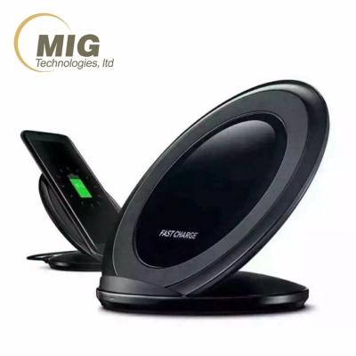 China Alibaba Hot Selling Qi Pad Wireless Charging Station 3.3*3.9*4.5 Inch/Fast Portable Charger Stand 9v 2A Output Wireless Charger for sale