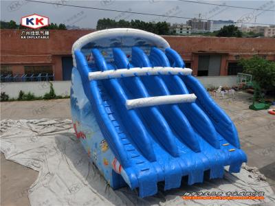 China Blaue aufblasbare Hinterhof-Wasserrutsche mit fünf Weg PVC-Planen-aufblasbaren Spielwaren zu verkaufen