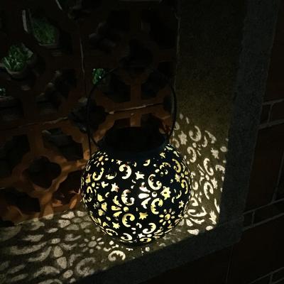 China Metal Garden DecorationSolar Light Round Solar Lamp Outdoor Led Metal Hanging Lantern for sale