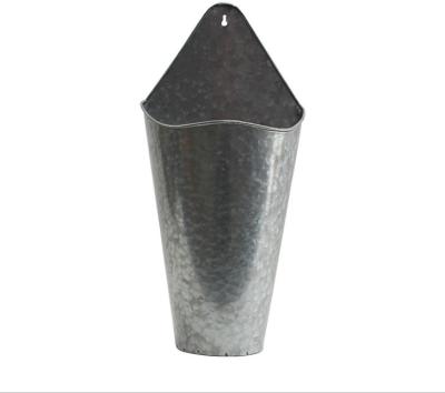 China Country Style Rusty Galvanized Metal Wall Plant Container Wall Hanging Flower Pots for sale