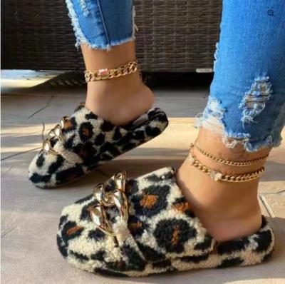 China 2021 fashion trend new fashion trend autumn/winter large size buckled with chain flat commercial main slippers for sale