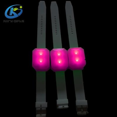 China Concert Events Programmed Color Changing DMX Control LED Flashing Wristband for sale