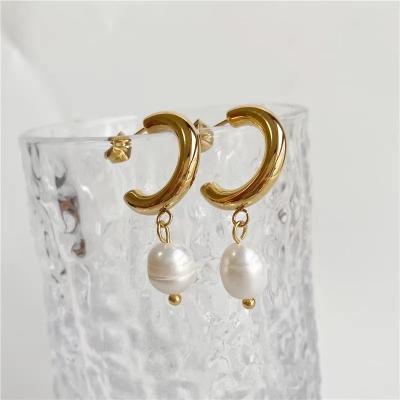 China 2022 Real Pearl Circle Earrings Romantic Elegant Designer 18k Gold Plated Stainless Steel Huggie Earring Party Jewelry for sale