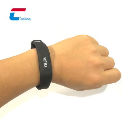 China Factory Price Silicon Wrist Bands RFID Waterproof/Waterproof Adjustable Wristband GYM Wristband With Closure for sale