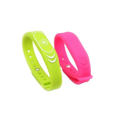 China Waterproof / To protect most popular nfc 13.56mhz adjustable rfid waterproof bracelet read / write silicone wristband weatherproof for sale