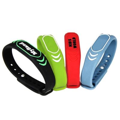 China Cheap Waterproof Adjustable RFID Wristband NTAG 213 Silicone NFC Wristband/Wristband/Armband For Sale for sale